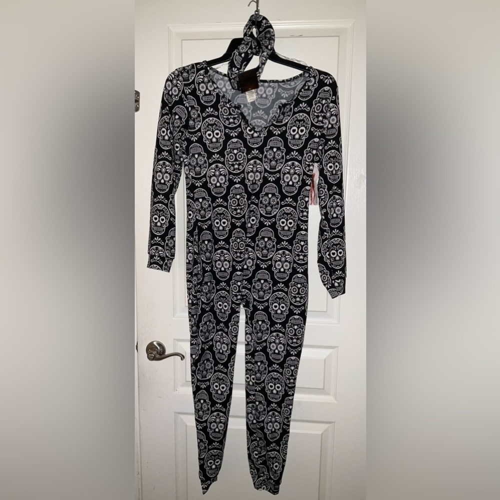 Shosho Women’s Skull Onesie and Knotted Headband